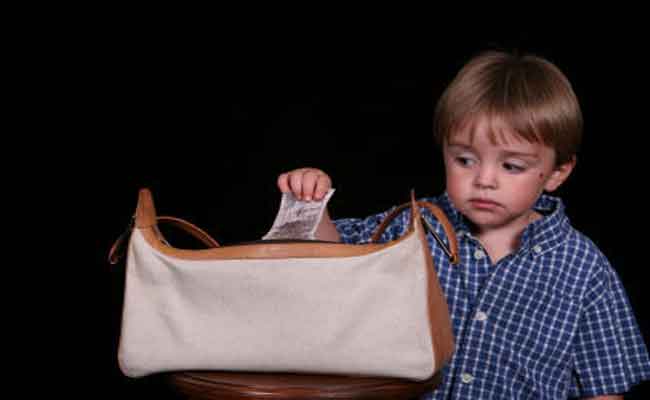 خطوات لعلاج مشكلة السرقة لدى الأطفال