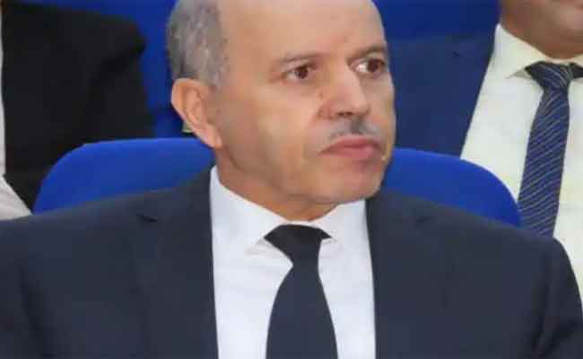 افتتاح سايحي الطبعة السابعة لمعرض الإعلام حول السرطان