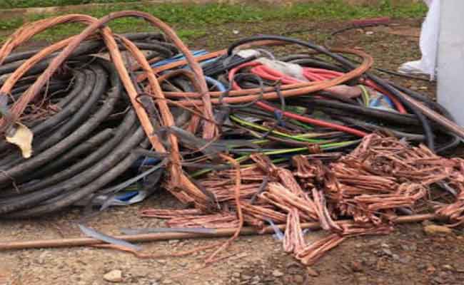 توقيف شقيقين يحترفان سرقة الكوابل النحاسية وعدادات المياه وأسطوانات الألياف البصرية بسطيف