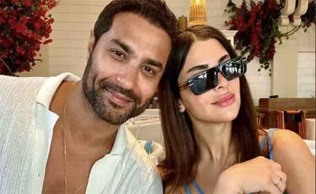 كريم فهمي يوجه رسالة لزوجته احتفالًا بيوم ميلادها…