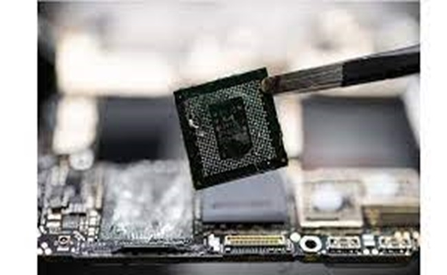 هاتف “هواوي” يثبت تخلي الصين عن مورّدي الرقائق الأميركيين…