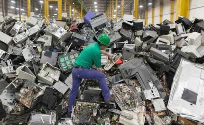 الحرب على النفايات الإلكترونية...