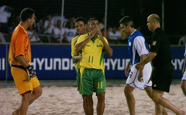 البرازيل تسيطر على الكرة الشاطئية...