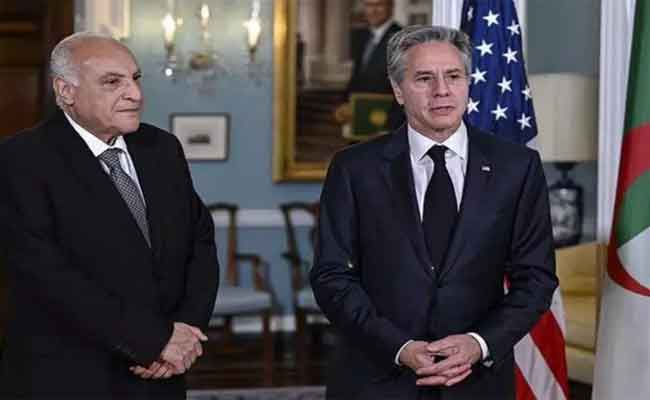 عطاف يتحادث هاتفيا مع بلينكن