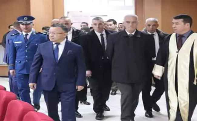 بداري يؤكد أن دور الجامعة هو إيجاد حلول ملائمة للمشاكل المطروحة في المجتمع