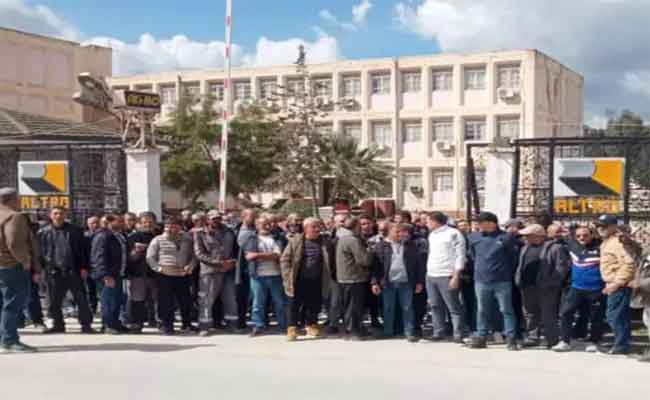 إضراب مفتوح لعمال الشركة الجزائرية لأشغال الطرق بسكيكدة