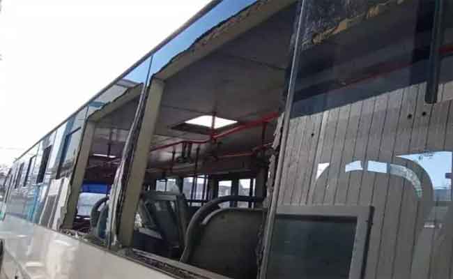 إعتداء مراهقين على على حافلة “إيتوزا” بحمادي