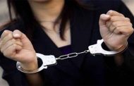 إدانة فتاة بعام حبسا تورطت في كسر زجاج شباك حجز تذاكر الحافلات ببجاية