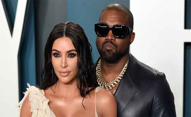 كانييه ويست يتوسل إلى كيم كارداشيان أن تخرج أولادهما من مدرسة المشاهير