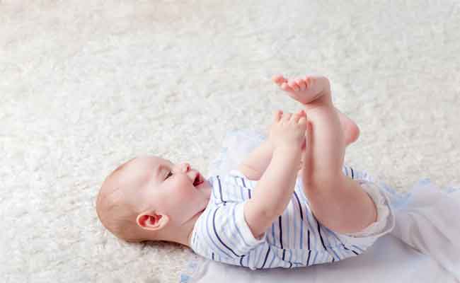 مولودك في الشهر الأول…يميز صوتك ووجهك ويفرح لمشاكستك