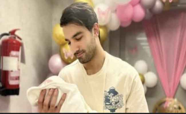 بعد وفاة نجله يونس…حازم إيهاب يستقبل مولودته “جميلة”