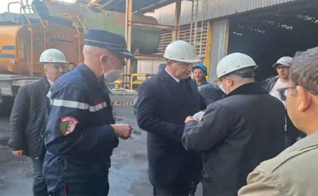 نشوب حريق بمركب الحجار والأمن يحقق