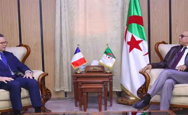 ثناء السفير الفرنسي على التقارب العلمي الكبير بين جامعة ورقلة والجامعات الفرنسية