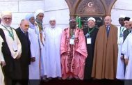 في الجزائر يكرم الإمام الفاجر والإمام الشاذ ويسجن الإمام الصالح