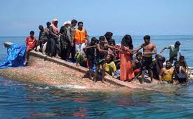 إنقاذ 69 من اللاجئين الروهينغا قبالة سواحل إندونيسيا...