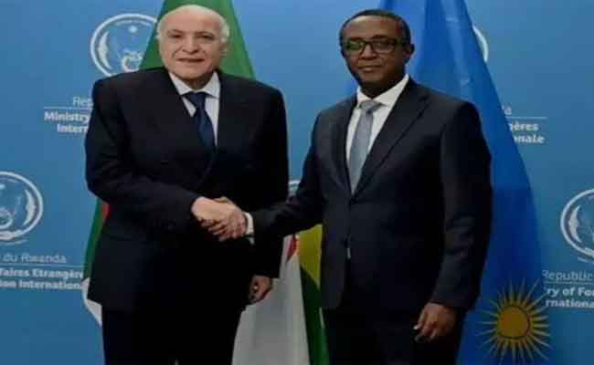 عطاف يتحادث بكيغالي مع نظيره الرواندي