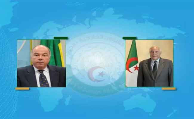 عطاف يتحادث هاتفيا مع نظيره البرازيلي