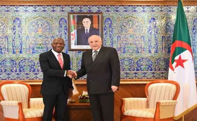 الجزائر تعرب عن دعمها المطلق لجيلبرت هونجبو