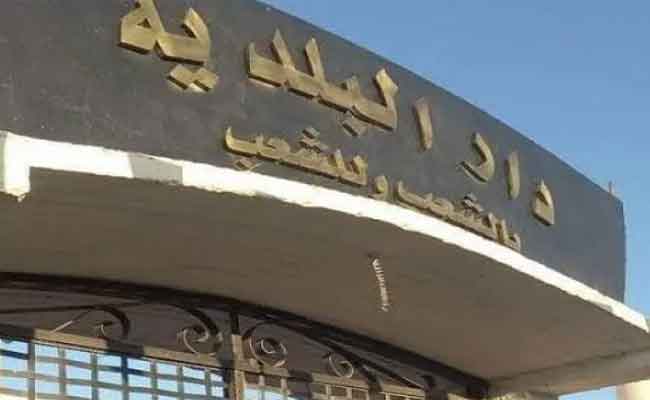 الإقصاء من قائمة السكن يدفع 3 أشخاص لمحاولة الانتحار من فوق مقر بلدية بيطام ببريكة