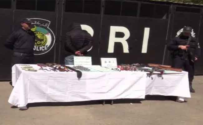 الإطاحة بشخص تورط في إنشاء ورشة لتصنيع الاسلحة النارية التقليدية وذخيرتها بأم البواقي