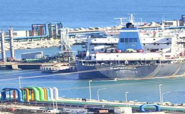 مصرع عامل سقط من فوق باخرة بميناء سكيكدة