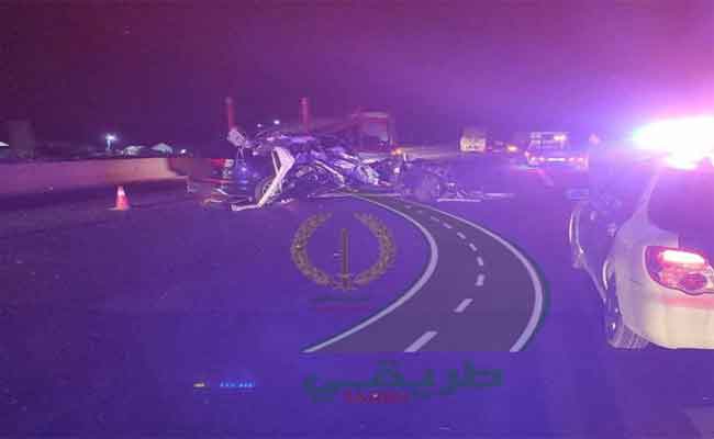 اصطدام بين سيارة وشاحنة يخلف مصرع طفل وإصابة آخر بعين الدفلى