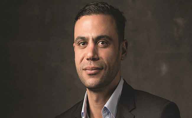 محمد إمام يرزق بمولود جديد: “الزعيم الصغنن وصل بالسلامة”