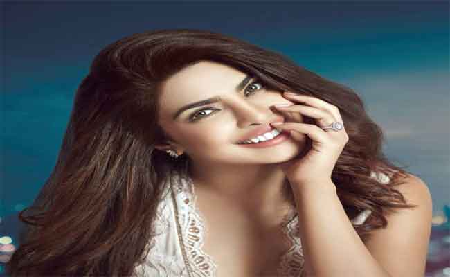 بريانكا تشوبرا تشارك صورة قديمة من مسابقة ملكة جمال عام 2000…هل تغيرت ملامحها؟