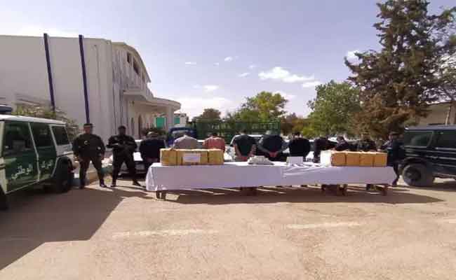 تفكيك شبكة إجرامية متلبسة بـ251 كيلوغراما من الكيف المعالج بالنعامة