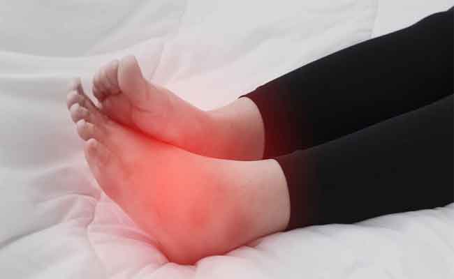 أسباب ثقل الرجلين عند النساء…والعلاجات