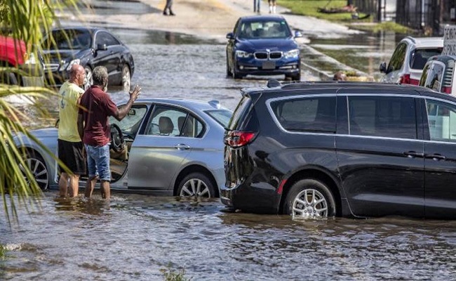 النبال أمطار غزيرة تقطع الطرق وتغلق المدن