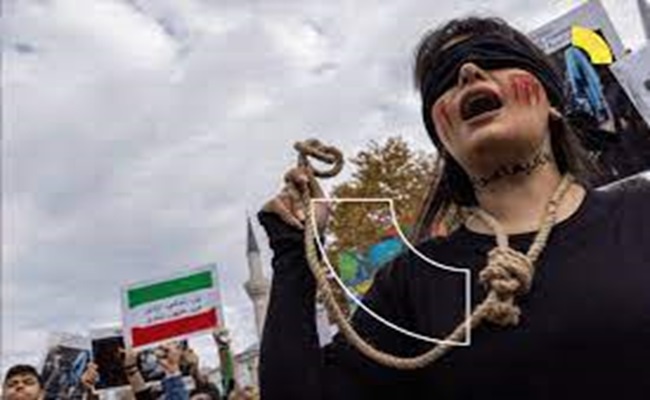 إيران...مواجهات بين الشرطة ونساء بسبب الحجاب