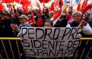 تظاهرة في مدريد لحضّ رئيس الوزراء سانشيز على عدم الاستقالة