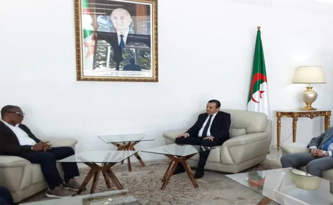 عرقاب يستقبل وزير الاقتصاد والمالية الموزمبيق