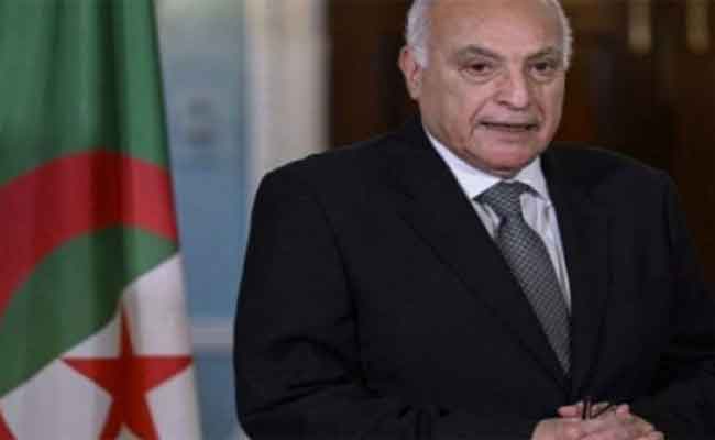 عطاف يجري محادثات ثنائية مع نظيره الصيني ببكين