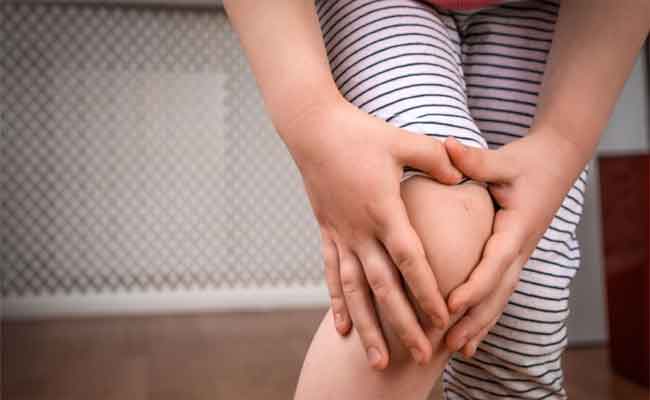 أسباب ألم خلف الركبة لدى الأطفال ومتى يستدعي القلق؟