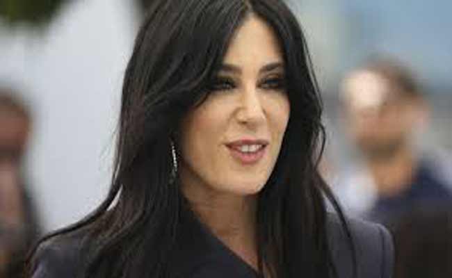 ظهور لافت للمخرجة اللبنانية نادين لبكي على ريد كاربت مهرجان كان السينمائي الدولي