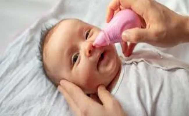 طرق آمنة وسهلة لكيفية تنظيف أنف الرضيع…