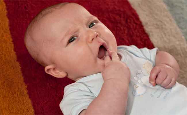 أسباب وعلاج “تفزز” الرضيع