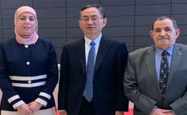 بحث سبل الشراكة بين الجزائر والصين في مجالي الحوكمة الرقمية والبيانات الضخمة