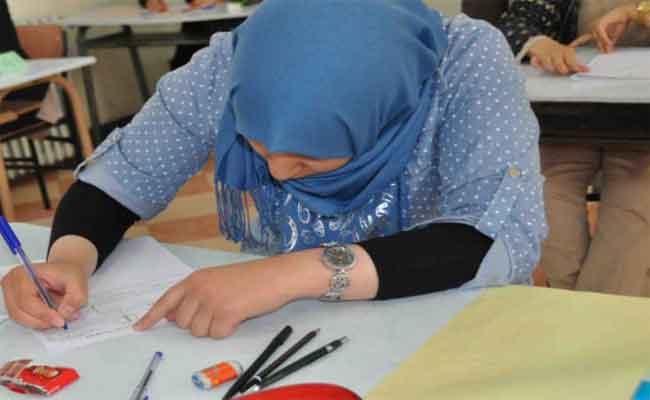 شروع قرابة  900 ألف مترشّح للبكالوريا في سحب استدعاءات الترشح