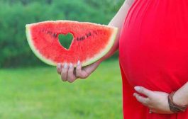 أضرار البطيخ في الشهور الأولى من الحمل...لا تفرطي في تناوله!