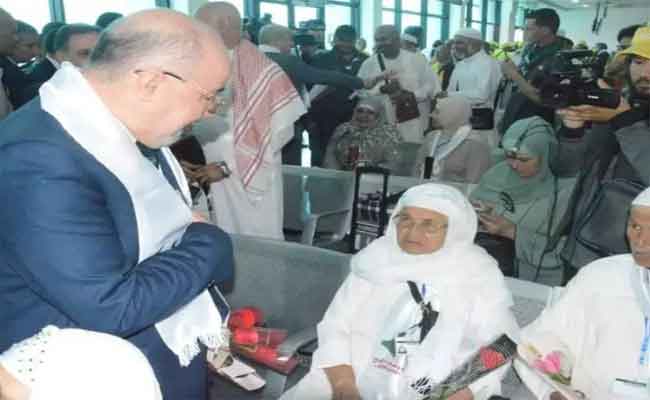 أول فوج من الحجاج الجزائريين يصل إلى البقاع المقدسة