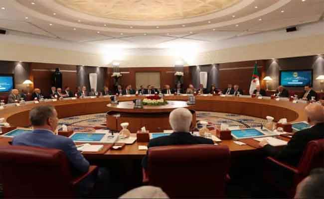 رؤساء الأحزاب يشيدون بالنقاش الذي جمعهم مع الرئيس تبون