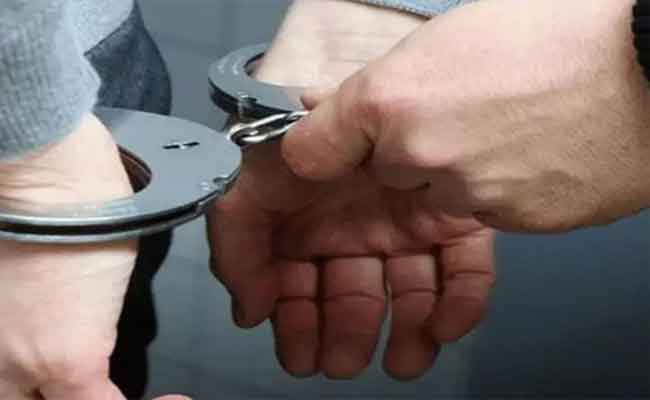 الإطاحة بشبكة إجرامية تنصب على القصر بمستغانم