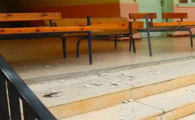 عندما تصبح المدرسة تخرج التلاميذ إلى المستشفيات: إصابة 6 تلاميذ في انهيار طبقة اسمنتية فوق رؤوسهم بالمعذر!