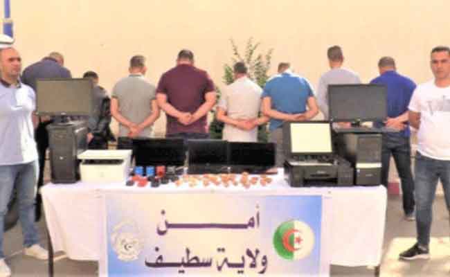 الإطاحة بشبكة تحترف تزوير الوثائق والمحررات التجارية والمصرفية بسطيف