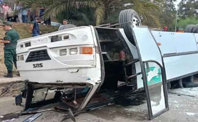انقلاب حافلة للمسافرين يخلف 18 مصابا بالعاصمة 