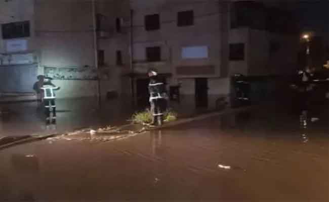 إنقاذ 31 شخصا حاصرتهم المياه داخل مركباتهم بالمسيلة