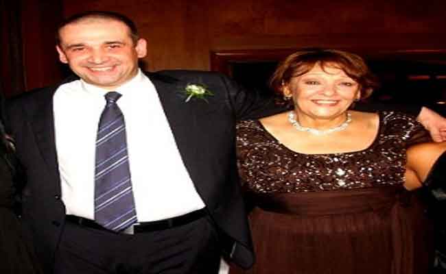 وفاة والدة كريم عبد العزيز وتشييع الجثمان غدا